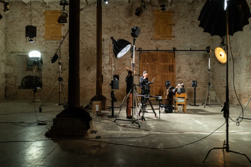 Filmset für Neumann VIS mit Kamerateam, Lichttechnik und Apple Vision Pro