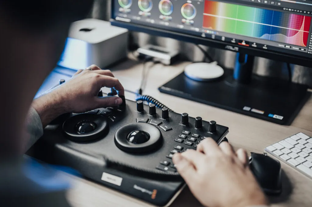Color Grading Arbeitsplatz bei Fokuspokus Media