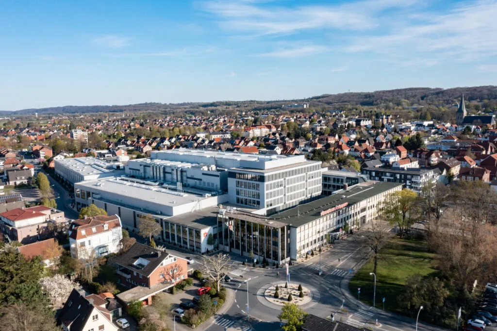 Luftaufnahme des Firmengeländes von Windmöller & Hölscher in Lengerich