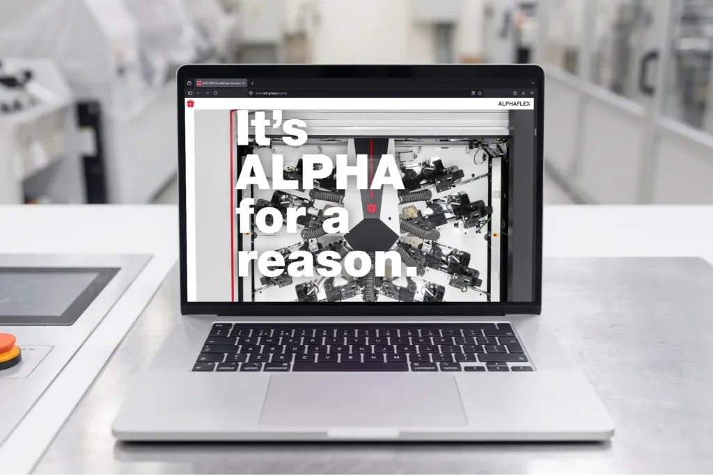 Ein Macbook zeigt die Alphaflex Landingpage