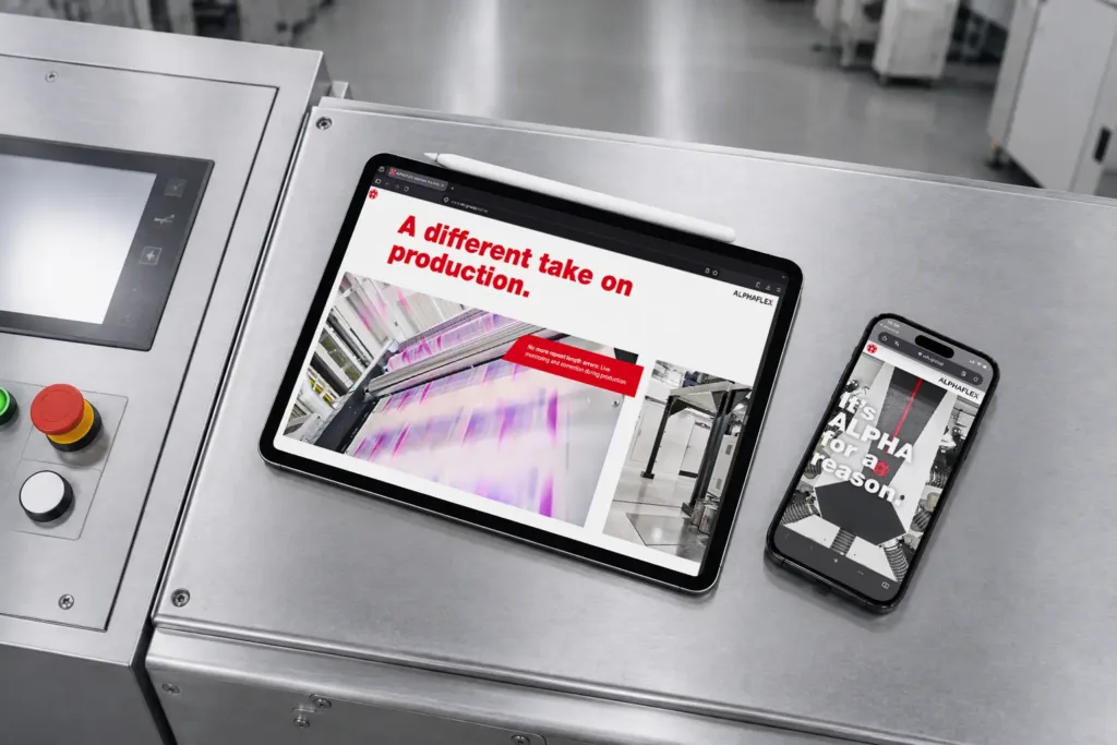 Tablet und iPhone mit der Alphaflex Landingpage darauf