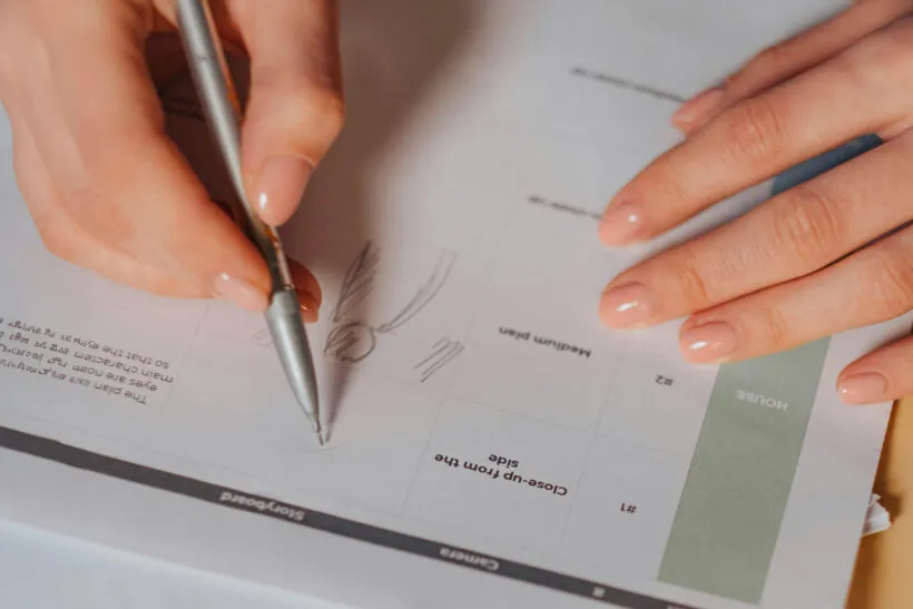 Gezeichnetes Storyboard mit geplanten Einstellungen eines Films